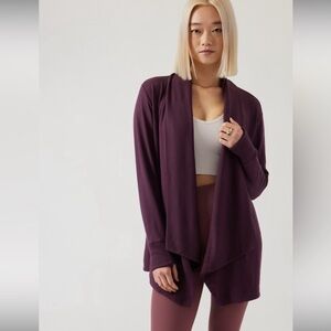 Athleta Pranayama Restore Wrap in Cabernet